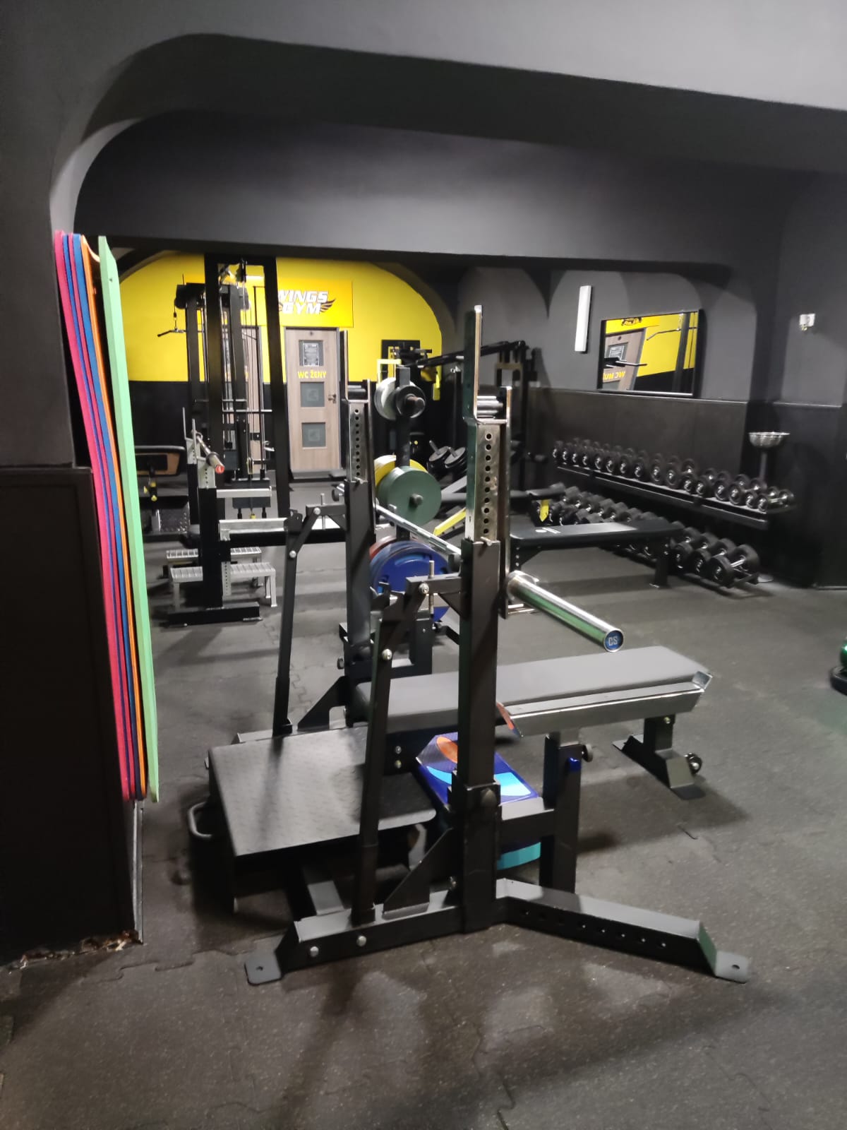 Lavice s jednoručkami